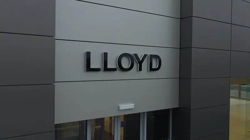Lloyds Landrover